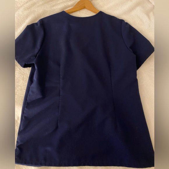 FIGS Scrub Top - Picture 4 of 5